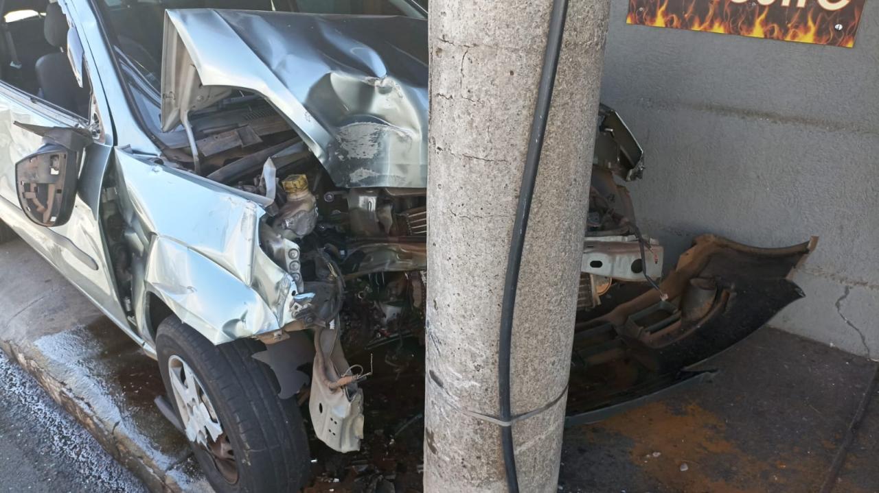 Foto 3 de 5 — Grave acidente deixa dois feridos no centro de Araraquara